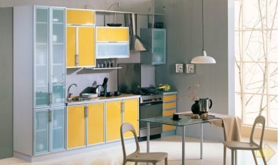 жълт цвят във вътрешността на кухнята
