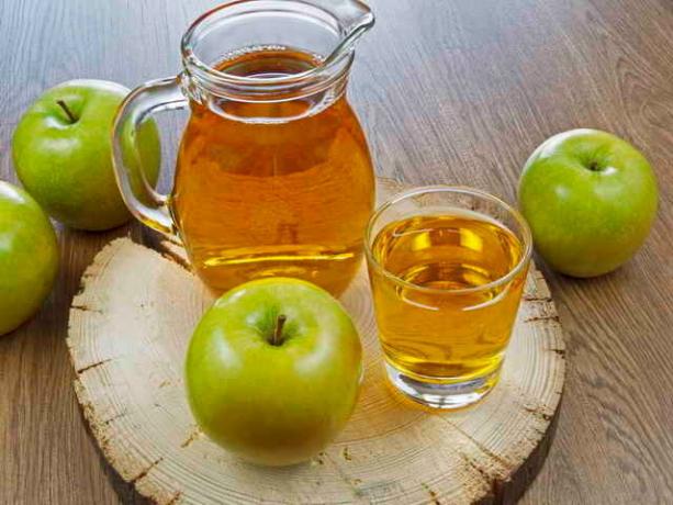 За да се подготви домашно витамин питие, да вземе късните сортове ябълки © ofazende.ru