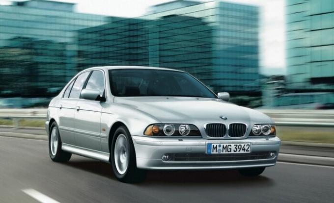 BMW E39 в организма - една от най-добрите модели на Баварската фирма на вторичния пазар за последните двадесет години. | Снимка: kolesa.ru.
