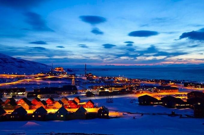 Longyearbyen - най-северната град в света (Норвегия).