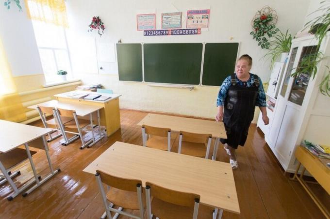 В селското училище само три класа, в които децата се учат да четири (Султанов, Челябинск област).