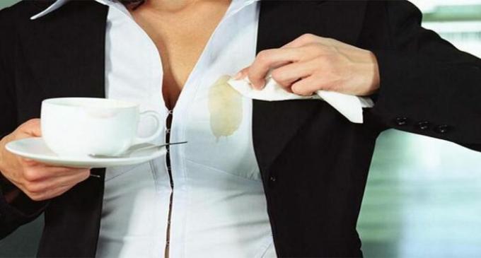 Дори и петна от кафе могат да бъдат отстранени, ако знаете, че една малка тайна. / Снимка: stozabot.com. 