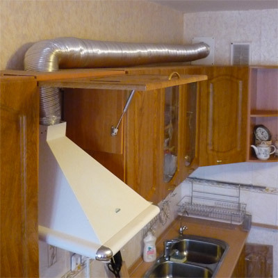 Монтаж на аспиратора във вентилационната система с помощта на специална гофрирана тръба