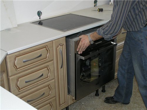 разположение на съдомиялната машина в кухнята