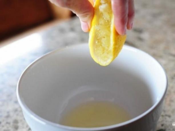 Lemon ще ви помогне да се отървете от миризмата във фризера. Реклама. 