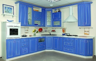 Дори синята кухня, с подходящите нюанси, може да създаде комфорт и уют, без да причинява умора и раздразнение.