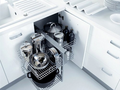 Снимка на вградени аксесоари за кухненски шкафове