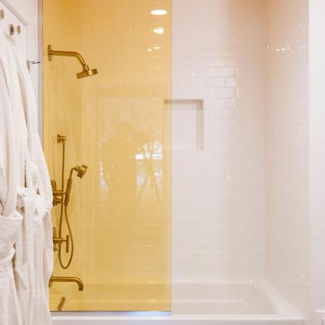 10 идеи за това как да се направи една малка баня визуално по-просторна