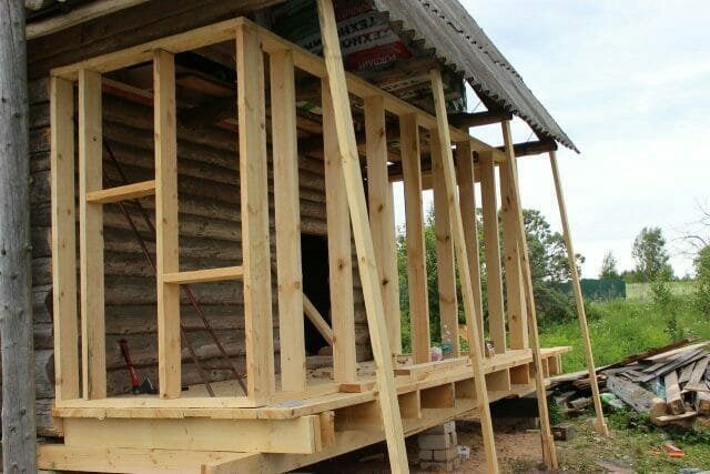 Вграден веранда се извършва само с къщата на етапа на неговото изграждане