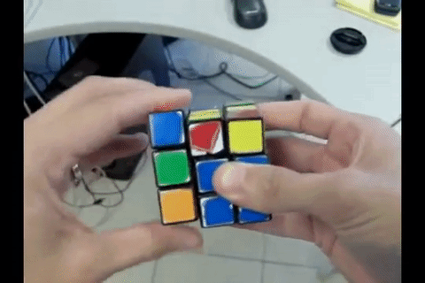 Как да се съберат куб на Рубик с две движения