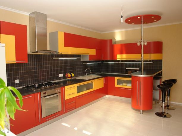 Червени кухни в интериора (42 снимки): видео инструкции за декориране на кухнята със собствените си ръце, снимка и цена
