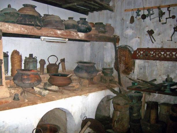 Снимка на стара кухня.