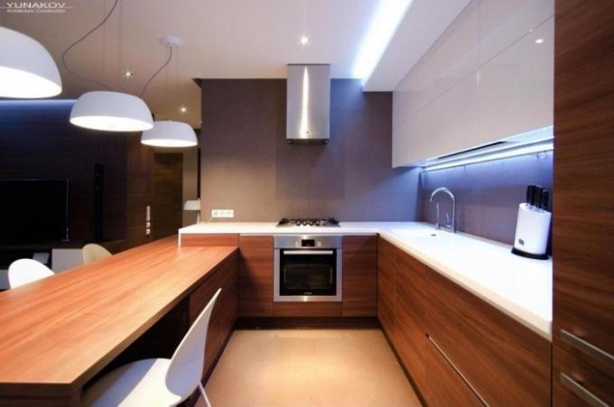 Допълнително осветление в кухнята в стила на минимализма
