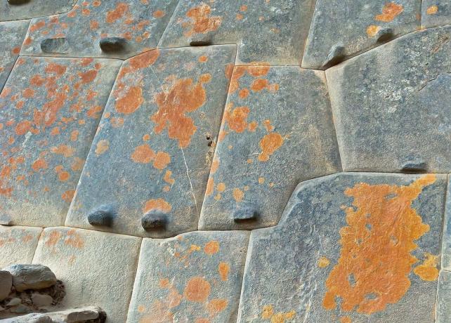 Polygonal каменна зидария - Източник: https://peru-info.me/