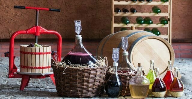 Как да се подготвите за домашно вино от грозде (червено или бяло)