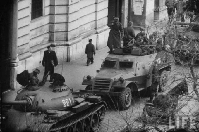 Потискането на унгарското въстание в сметката на КГБ.