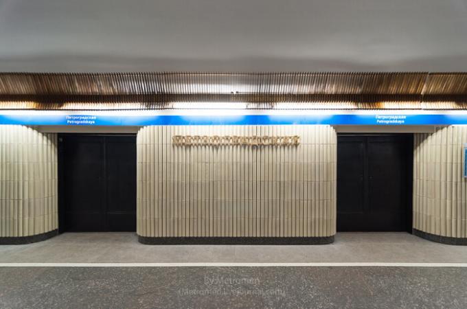 Защо в метростанциите в Санкт Петербург са били построени с врати на платформа