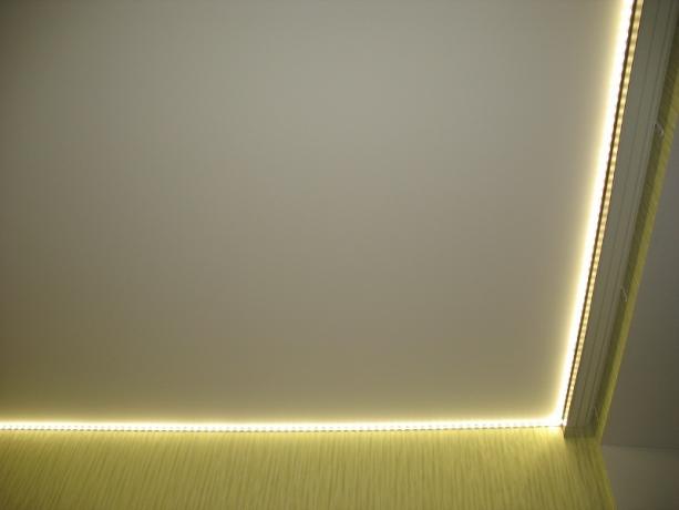 осветление в кухнята с LED лента