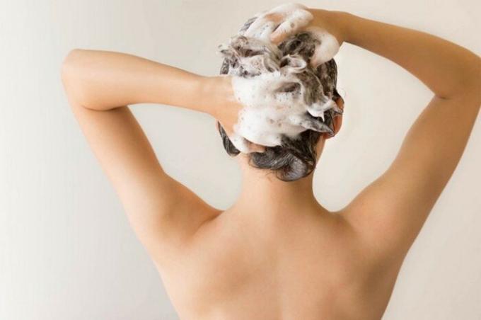 Какво е популярно шампоан безмилостно да навреди на косата (и какво да го замени)