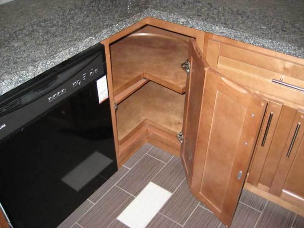 Кухненски ъглов шкаф, как да изберем вида му и да го направим сами