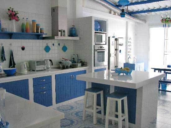 Кухня в гръцки стил (38 снимки): видео инструкции за декориране на интериорния дизайн със собствените си ръце, цена, снимка