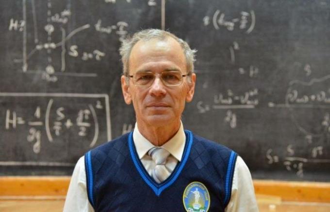 Обикновено учителят по физика в Одеса поставят своите уроци към мрежата и вече е получил 8,000,000 гледания