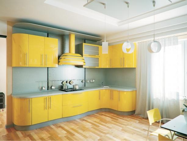 Жълтата цветова схема на пластмасата за кухнята "затопля" през студения сезон.