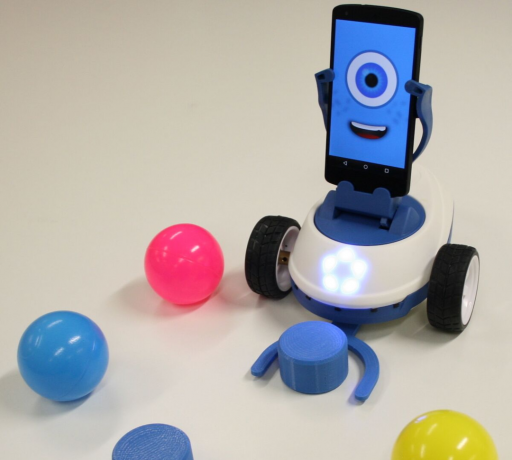 Robobo Образователен робот изпълнява програмирани от потребителя действия