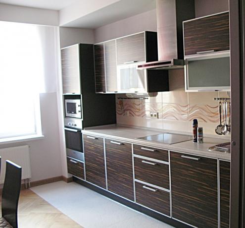 Кухненски дизайн 6 кв м (39 снимки): видео инструкции за декориране на стая от шест квадратни метра със собствените си ръце, ремонт, цена, снимка