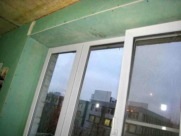 Защо опитни майстори препоръчват да се използва по склоновете на прозорци сухото строителство, а не пластмаса