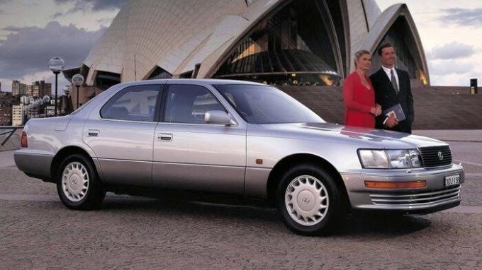 Със закупуването на Lexus LS водача не трябва да се харчат много пари за "име". | Снимка: resources.carsguide.com.au. 