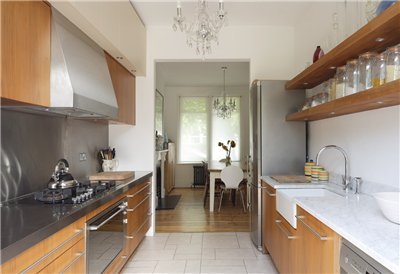 Дълга тясна кухня - оформление (41 снимки) на удобно пространство