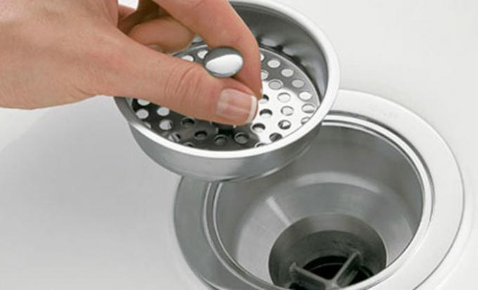 Как бързо и ефективно почистване на канализацията в кухненската мивка